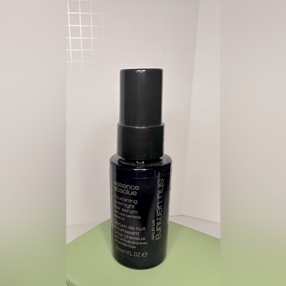 New Factory sealed Shu Uemura Essence Absolue Overnight Serum 1oz